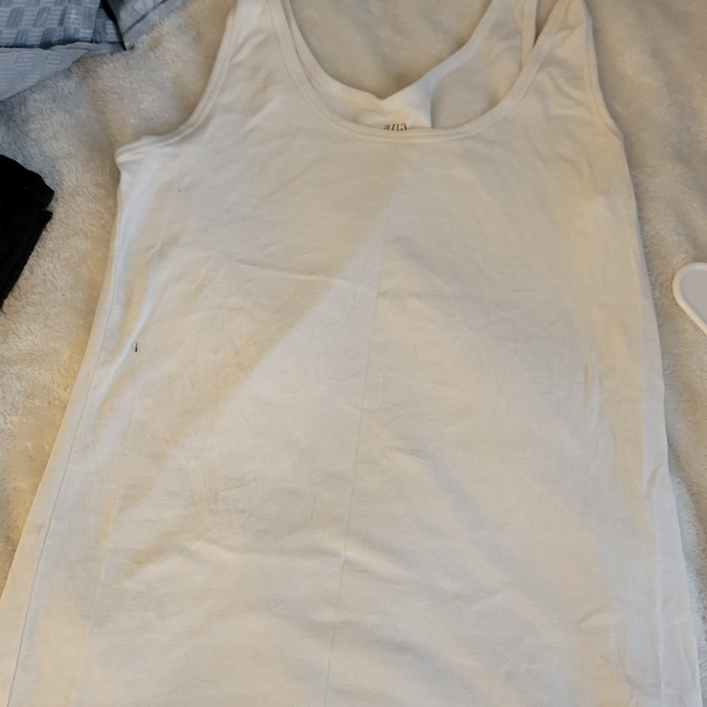 Tank tops - Picture 2 of 4